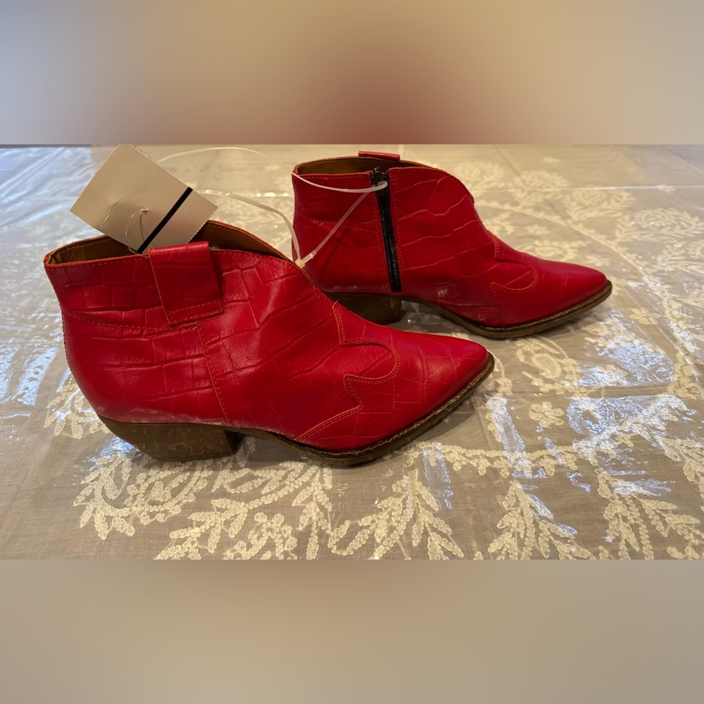 NWT GABRIELLA MADE IN ITALY RED LEATHER CROC EMBOSSED BOOTIES. SIZE: 38 - Picture 7 of 15